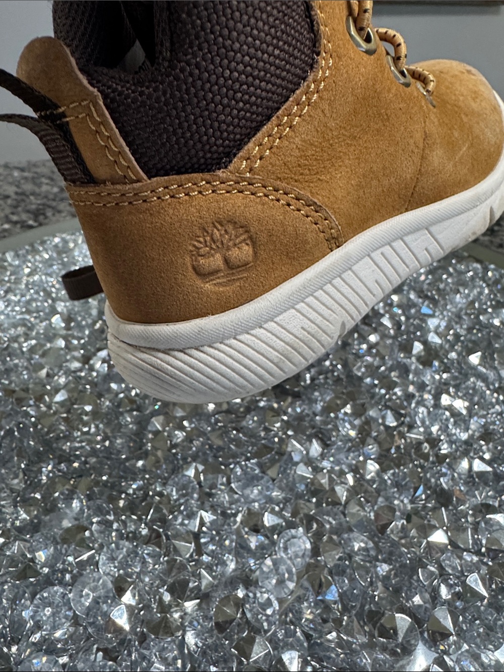 Timberland toddler Tan Suede Ankle Boots with White Sole 9 - Picture 13 of 14